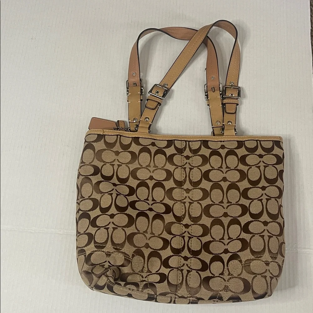 Coach Signature Tote. - Picture 2 of 13